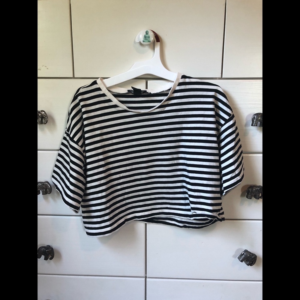 Short sleeve crop top